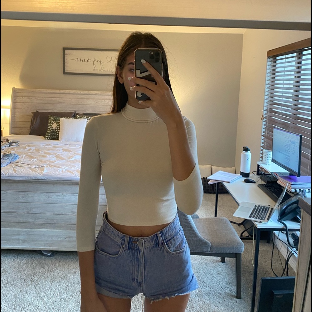 Cream cropped long sleeve turtleneck